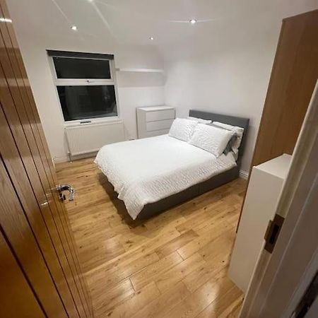 2 Bedroom Apartment In Hampdenrd London Bagian luar foto