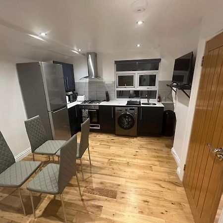 2 Bedroom Apartment In Hampdenrd London Bagian luar foto