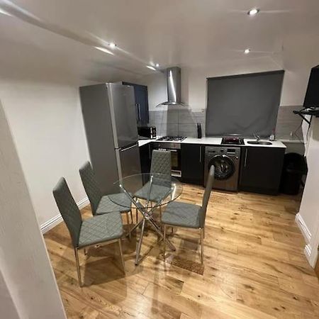 2 Bedroom Apartment In Hampdenrd London Bagian luar foto