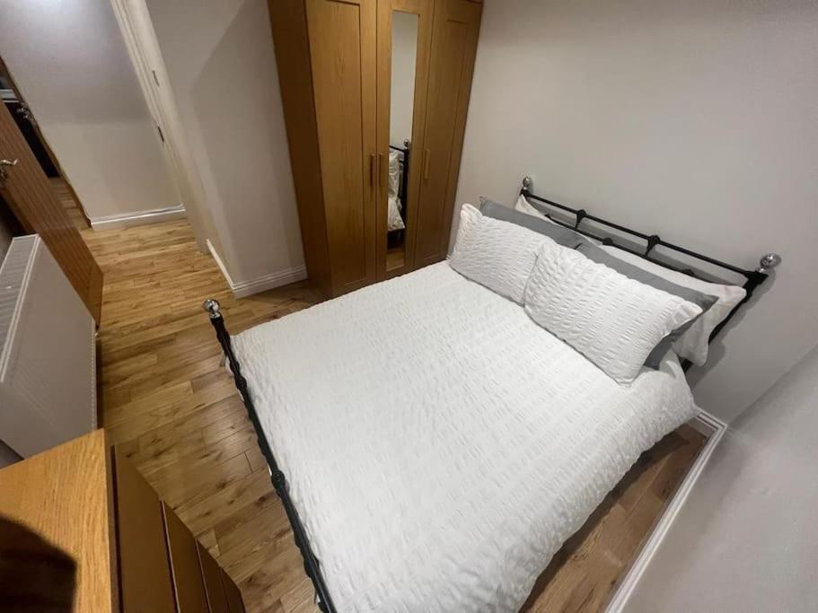 2 Bedroom Apartment In Hampdenrd London Bagian luar foto